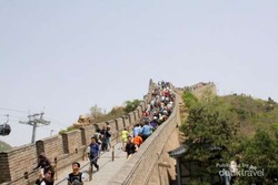 Ini Rasanya Naik Kereta Gantung di Tembok Besar China