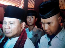 Ahmad Dhani Ajak Keluarganya Buka Puasa di Rumah Prabowo