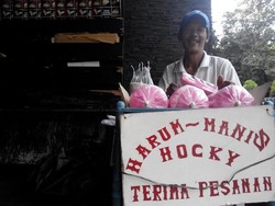 Mengecap Manisnya Hidup ala Arum Manis Pak Rokib