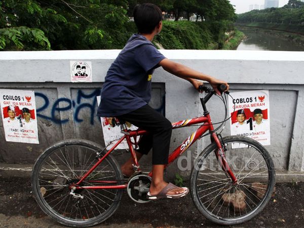 H-1 Pilpres, Atribut Kampanye Masih Terlihat