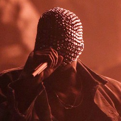 Tampil Aneh di London, Kanye West Dicemooh Penonton