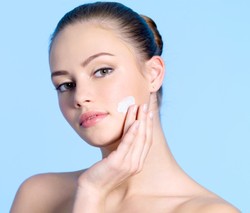 Krim Anti Aging Tak Jamin Hambat Penuaan, Harus Pakai Krim Apa?