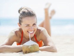 Manfaat Air Kelapa untuk Kecantikan, Cegah Keriput Hingga Rambut Bersinar