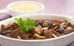 Ayam, Daging dan Nasi Jadi Enak dengan Tambahan Kurma