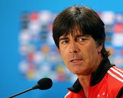 Loew Berharap Wasit Lebih Tegas dan Tak Biarkan Pelanggaran Keras