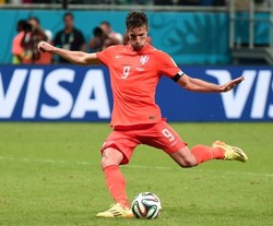 Misi Van Persie Akhiri Puasa Gol di Fase Knockout