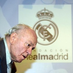 Sir Alex Beri Penghormatan untuk Di Stefano