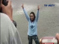 Si Cantik Noriyu Ungkap Alasan Dirinya Terjun ke Kolam Gedung DPR