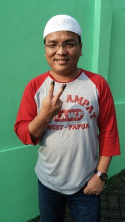 Wamenkum Denny Salam Dua Jari Pilih Jokowi, ini Tanggapan Menkum HAM