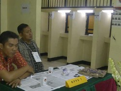 425 Tahanan Polda Metro Jaya Nyoblos dengan Penjagaan Ketat Polisi