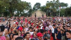 Jokowi Buka Puasa Bareng Relawan di Media Center Jokowi-JK