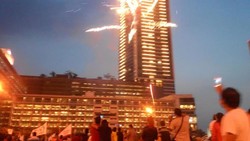 Di Bundaran HI, Pendukung Jokowi-JK Rayakan Kemenangan dengan Kembang Api