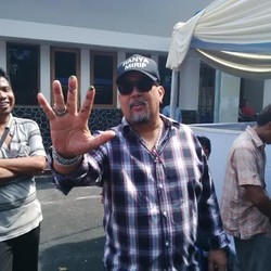 Nyoblos Setelah Lama Golput, Indro Warkop Pamer Tinta 2 Jari