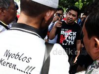 Warga Protes Karena Tidak Bisa Mencoblos