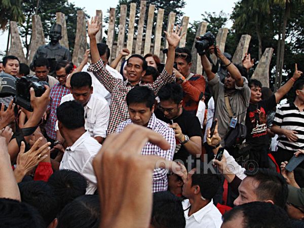 Jokowi Rayakan Kemenangan Bersama Pendukungnya