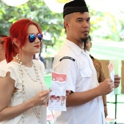 Nyoblos, Ahmad Dhani Ditemani Mulan Jameela