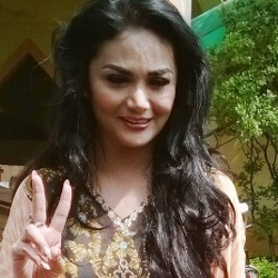 Lucunya Amora Temani Krisdayanti Nyoblos