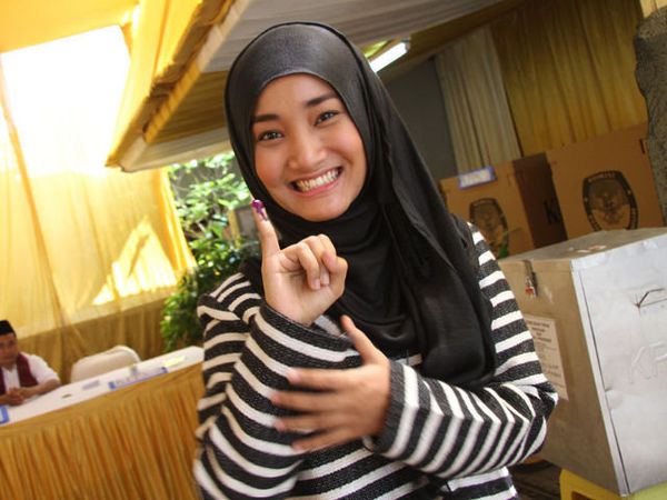 Nyoblos, Fatin Nampak Sumringah