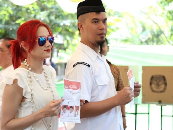 Ahmad Dhani dan Mulan Jameela Nyoblos Bareng