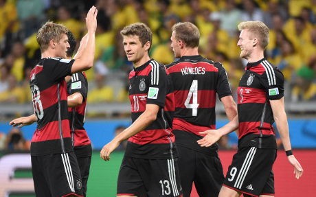 Loew Ingatkan Para Pemainnya Tetap Membumi