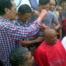 Rayakan Kemenangan, Relawan Jokowi-JK di Malang Cukur Gundul