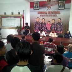 Tak Dapat Nyoblos, Puluhan Warga Geruduk KPU Malang