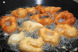 Ini Makanan Wajib untuk Seimbangkan Gorengan Saat Berbuka Puasa