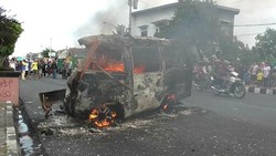 Seperti ini Wujud Amukan Api yang Ludeskan Minibus dan Tewaskan 4 Orang
