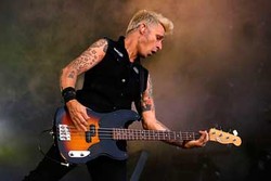 Bassist Green Day Menjadi Produseri Film Indie