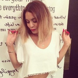 Cantiknya Vanessa Hudgens Tampil dengan Gaya Rambut Bob Ombre