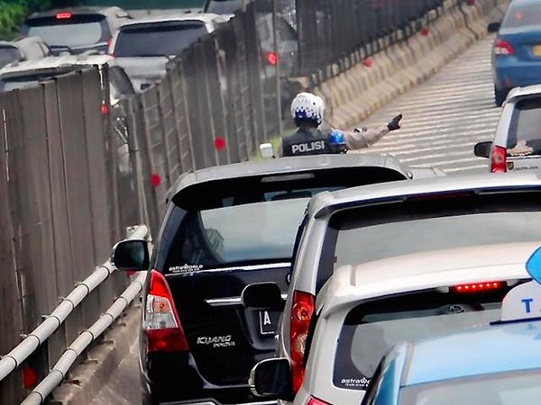 Mengekor Laju Voorijder