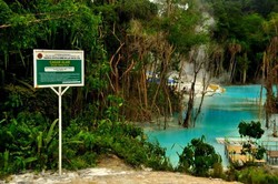 Tinggi Raja, Kawah Biru yang Cantik dari Sumatera Utara