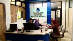 Polisi dan Satpol PP Kawal Perhitungan Suara di Tingkat Kelurahan