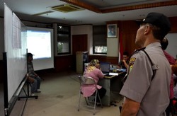 Diamankan Polisi Bersenjata, Begini Proses Rekap Suara di Kelurahan Gambir