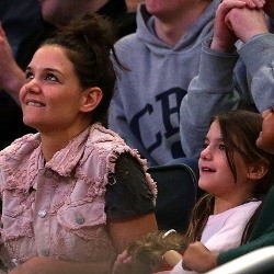 Fokus Jadi Ibu, Katie Holmes Belum Pikirkan Pengganti Tom Cruise