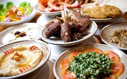 Mari Berbuka Puasa dengan Lamb Kofta dan Mezzehs Gurih Khas Mesir!