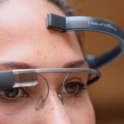 Wow! Google Glass Bisa Dikontrol Lewat Pikiran