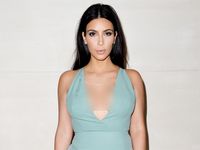 Kim Kardashian Tampil Wow di Paris Fashion Week
