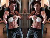 Agnez MO Pamer Perut Six Pack