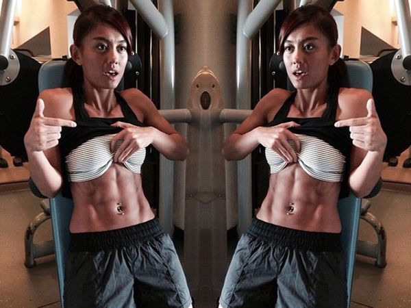 Agnez MO Pamer Perut Six Pack