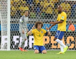 Mourinho Tak Setuju Luiz Dijadikan Kambing Hitam Kekalahan Brasil