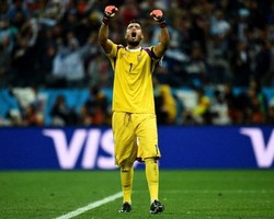 Setelah Maradona, Kini Romero yang Dapat Julukan Tangan Tuhan