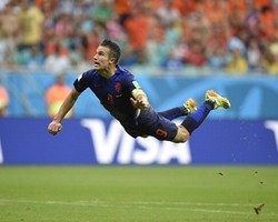 Koin Terbang Van Persie Laris Manis