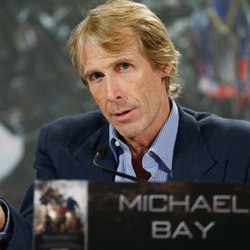 Michael Bay Tak Peduli dengan Kritik Pedas Transformers: Age of Extinction