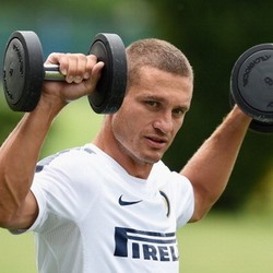 Vidic Pelajari Sistem Pertahanan Tiga Bek di Inter