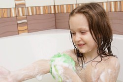 Waspada, Mandi Seperti Ini yang Rentan Bikin Jatuh Sakit