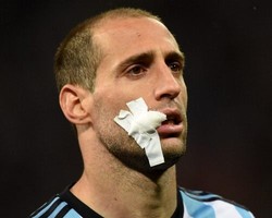 Luka Berdarah di Bibir, Zabaleta Selfie Rayakan Kemenangan
