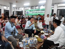 Buka Puasa Bersama, Ini Cerita Ahok yang Begitu Lahap Makan Durian