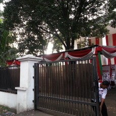 Suasana Sepi dan Lantunan Salawat Nabi dari Rumah Polonia