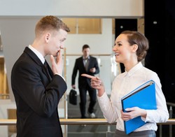 Topik Percintaan, Obrolan Paling Favorit Karyawan Berusia di Bawah 24 Tahun